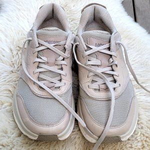 hoka one one Bondi leather tan - very lightly worn- Men 9, Women 10